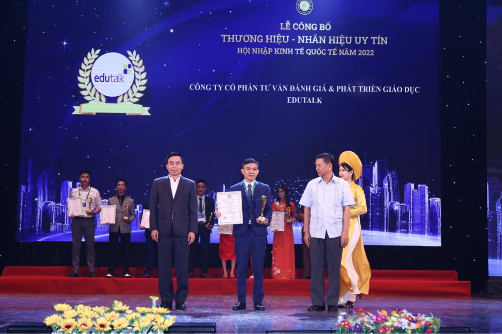 Hình ảnh thương hiệu Edutalk